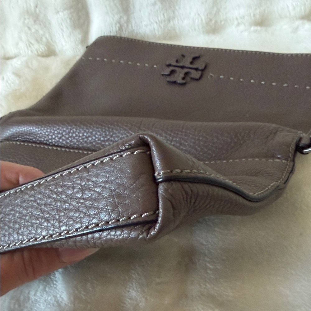 Tory Burch McGraw Fold-Over Crossbody Bag - Picture 7 of 8